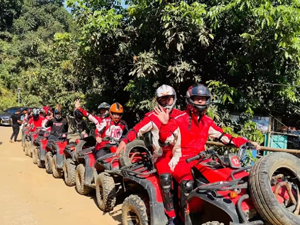 On Sunday, November 28, 2021, the marketing department of the company participated in the team building activity of wild jungle racing